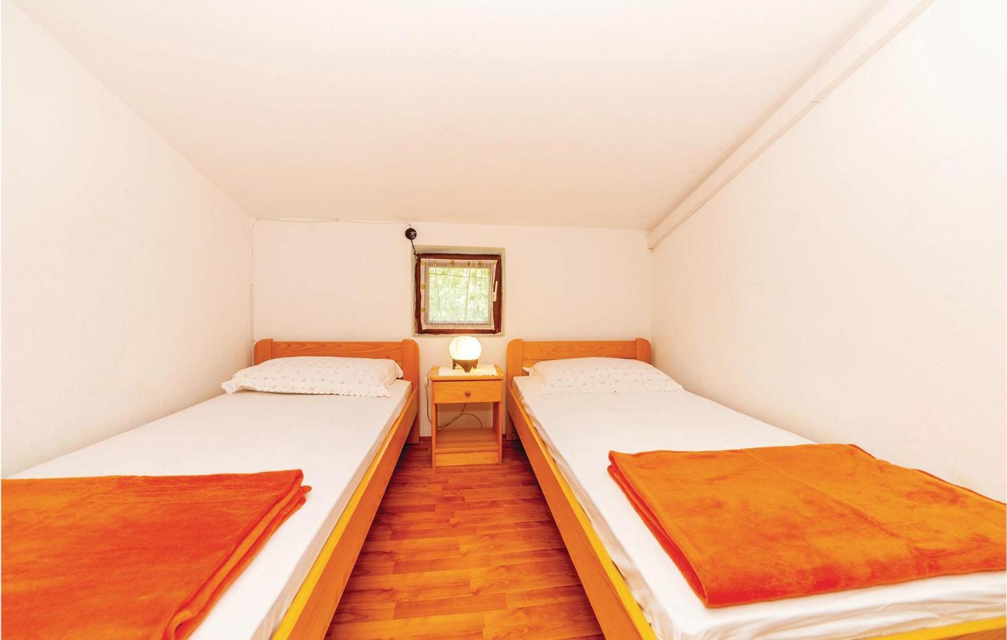 2 Bedroom Amazing Apartment In ツリクヴェニツァ エクステリア 写真