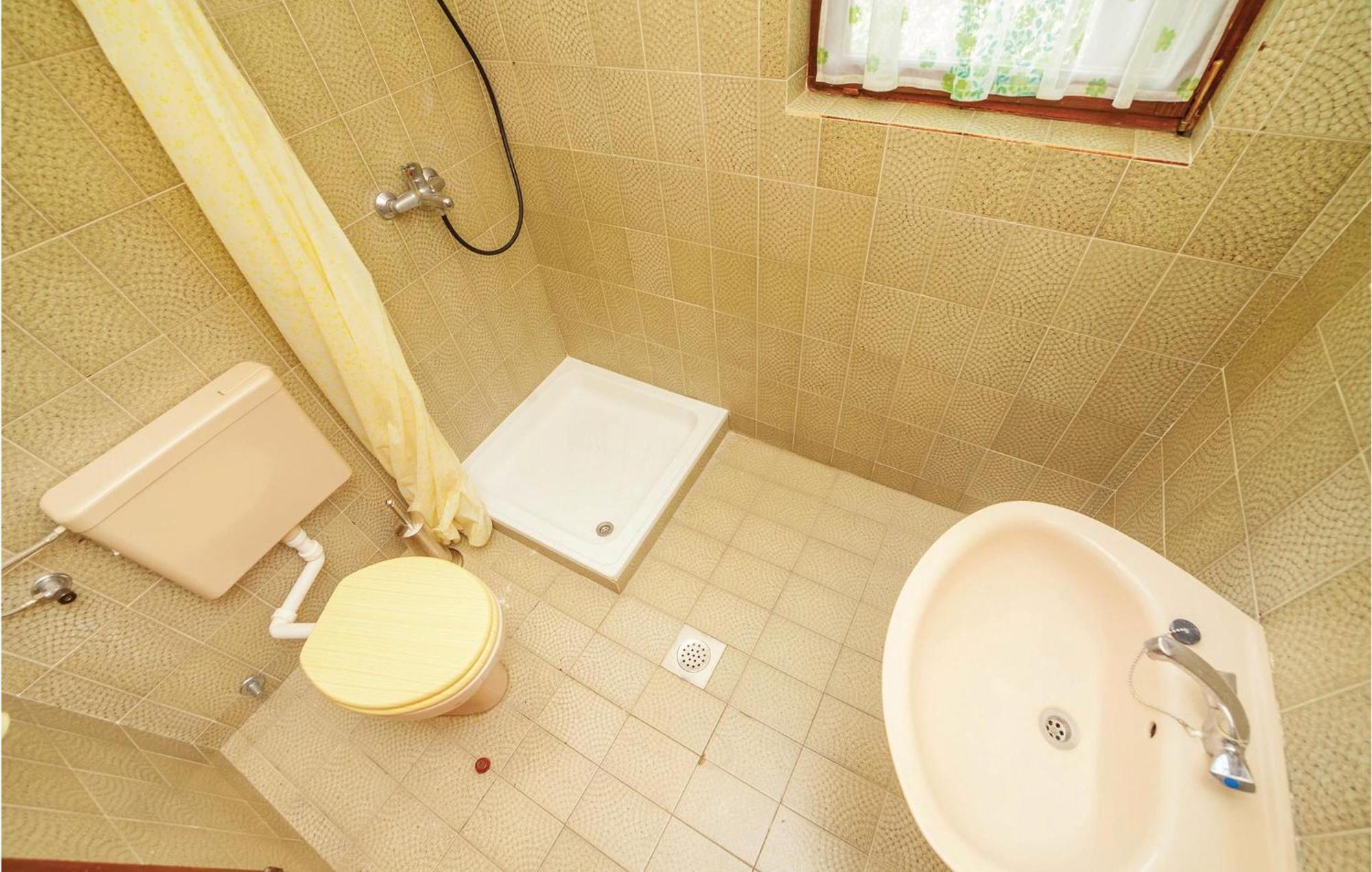 2 Bedroom Amazing Apartment In ツリクヴェニツァ エクステリア 写真