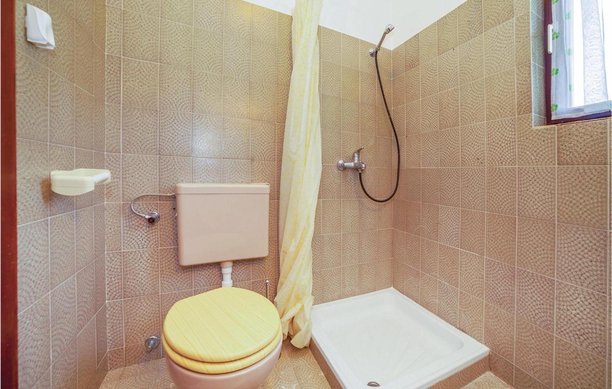 2 Bedroom Amazing Apartment In ツリクヴェニツァ エクステリア 写真