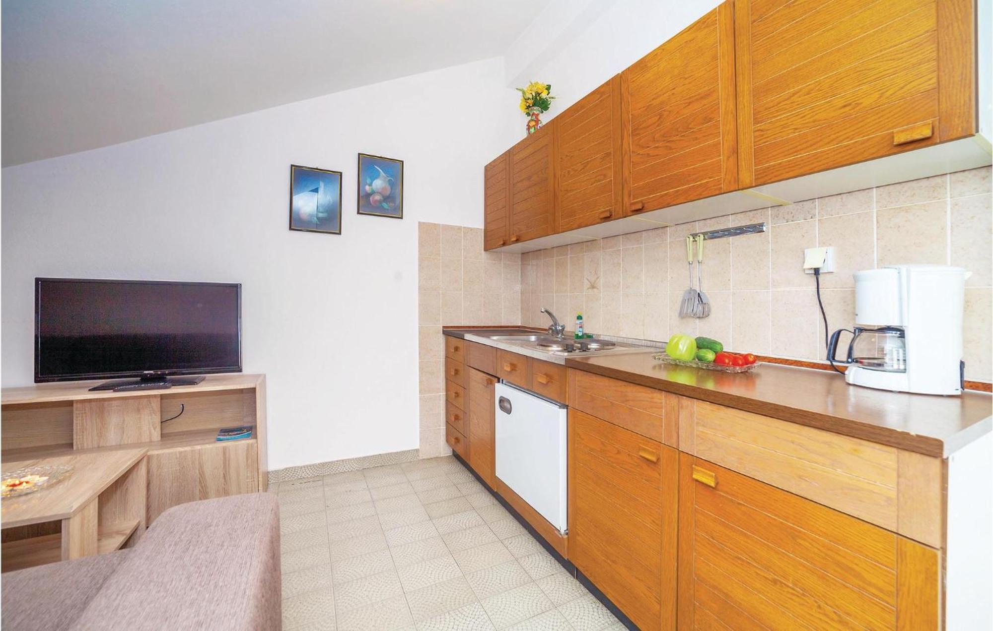2 Bedroom Amazing Apartment In ツリクヴェニツァ エクステリア 写真