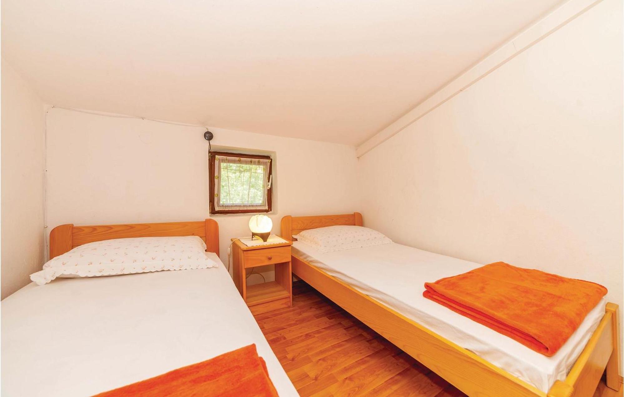 2 Bedroom Amazing Apartment In ツリクヴェニツァ エクステリア 写真