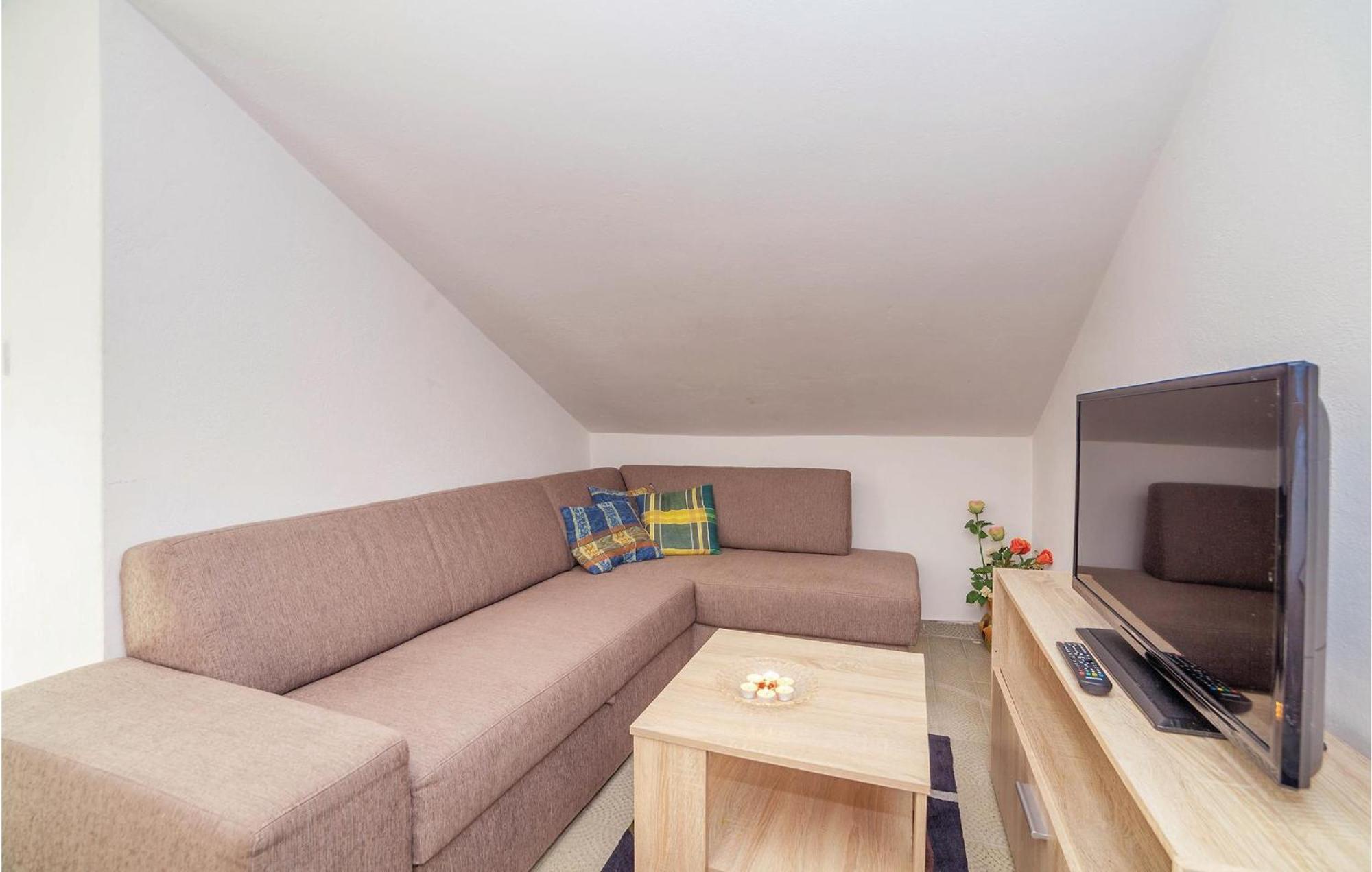 2 Bedroom Amazing Apartment In ツリクヴェニツァ エクステリア 写真