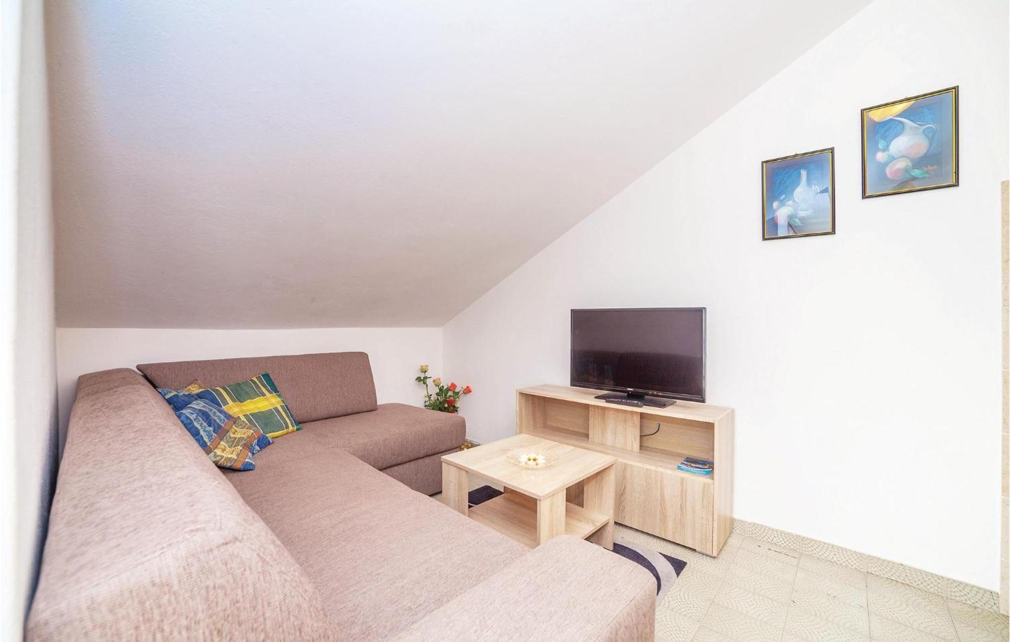2 Bedroom Amazing Apartment In ツリクヴェニツァ エクステリア 写真