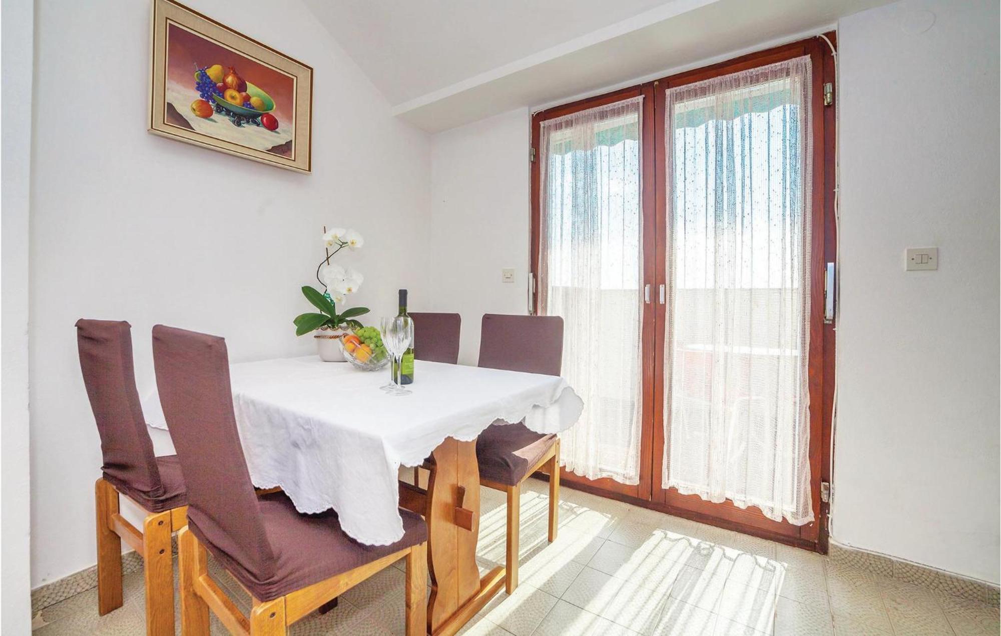 2 Bedroom Amazing Apartment In ツリクヴェニツァ エクステリア 写真